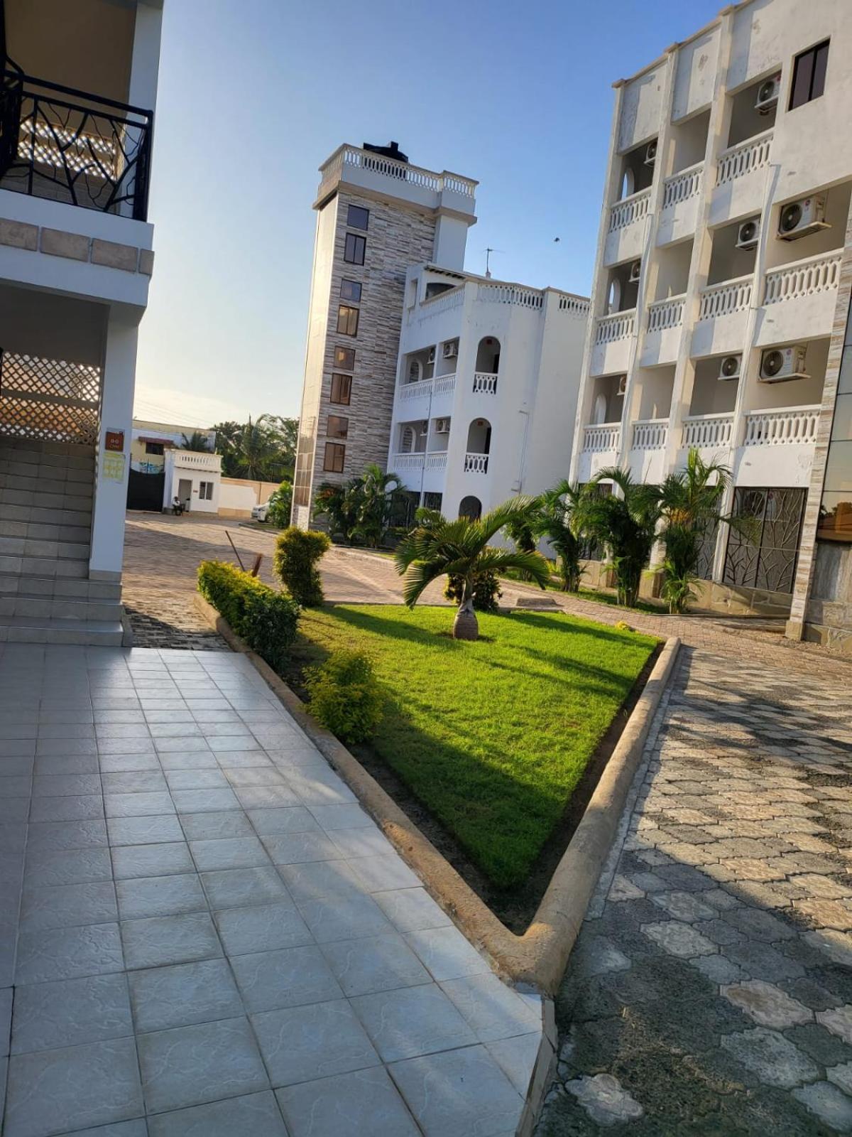 Leomilo Holidays Diani Beach Exterior photo