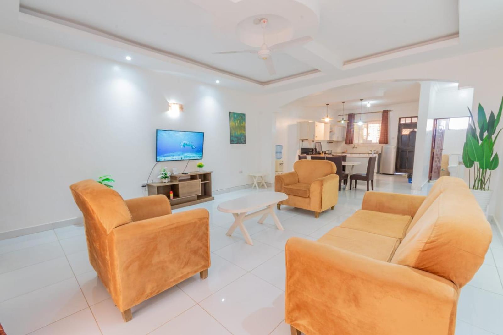 Leomilo Holidays Diani Beach Exterior photo