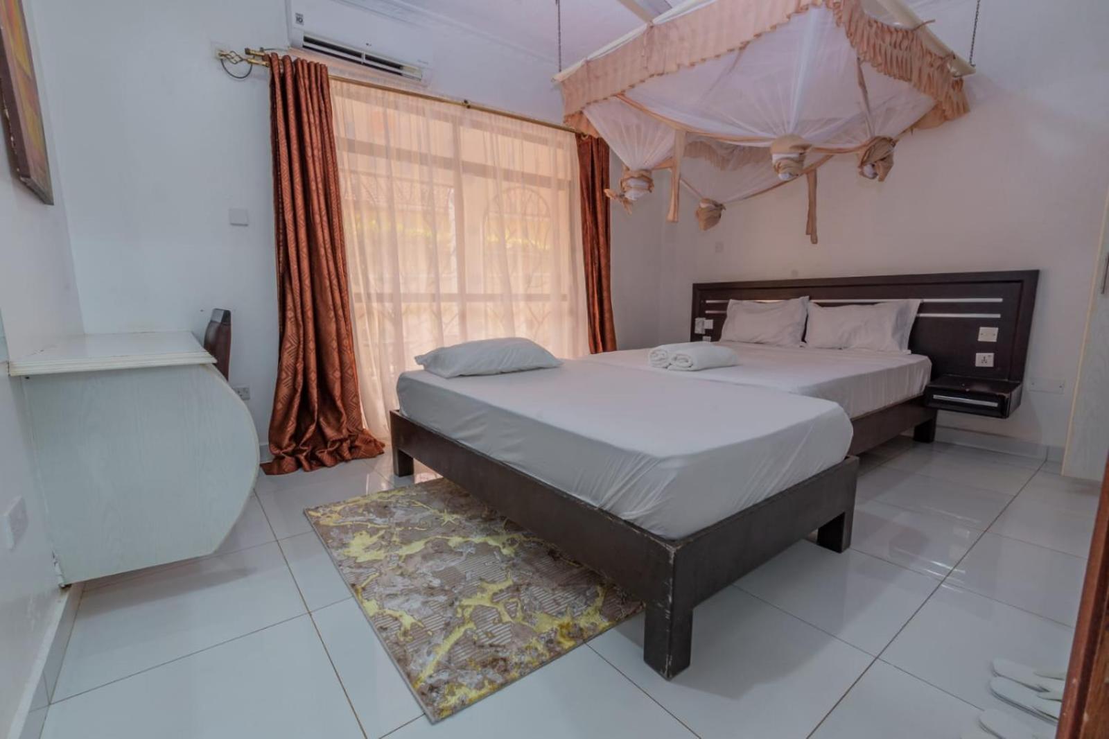 Leomilo Holidays Diani Beach Exterior photo