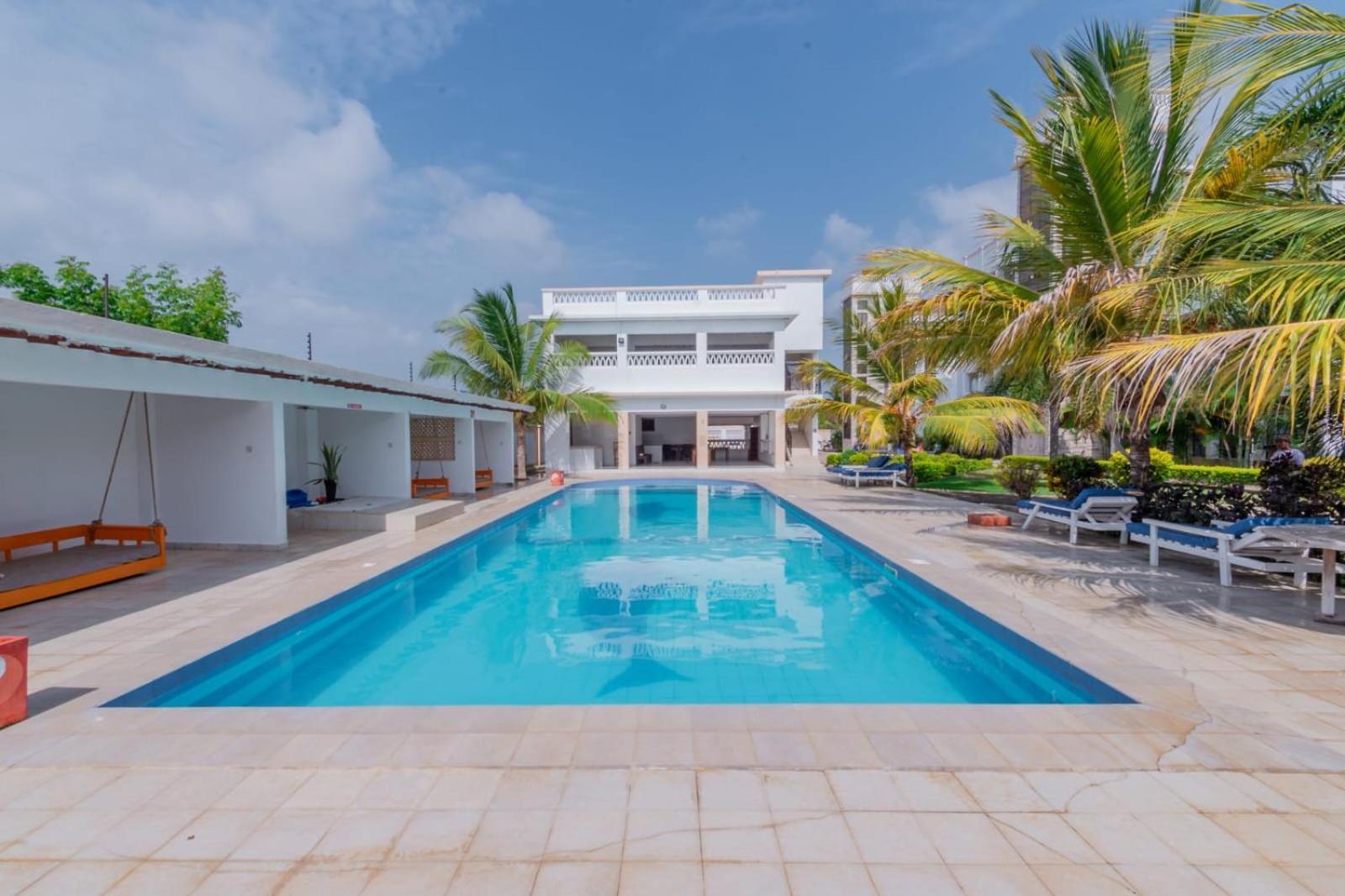 Leomilo Holidays Diani Beach Exterior photo